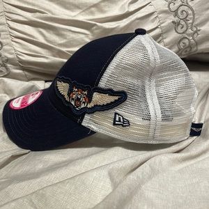 Women’s Flying Tigers ball cap.